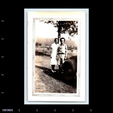 Old Vintage Photo AFFECTIONATE MAN WOMAN COUPLE CLASSIC CAR DECORATIVE BORDER