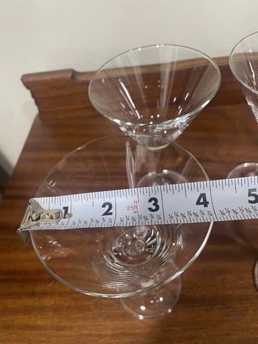 4 Oneida Crystal Martini Glasses. 6.75” X 4”. - Picture 11 of 11