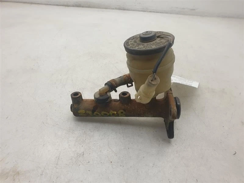 Toyota 4runner 1989 3,0 L 4x4 montaje de cilindro maestro de freno Foto 3 de 4