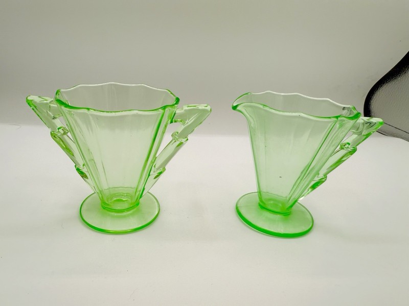 Vintage CAMBRIDGE Uranium Cream & Sugar 1930's Green Decagon Vaseline Glass Set