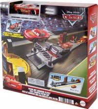 Auta Cars - Salto in pista dopo il pistone d'oro - set gioco per bambini