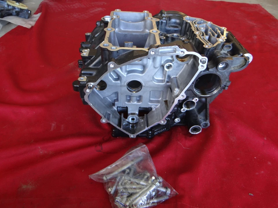 Juego de cárter, Yamaha YZF R3 2015-24, 1x4-E5150-20-00, 5028 millas Foto 3 de 4