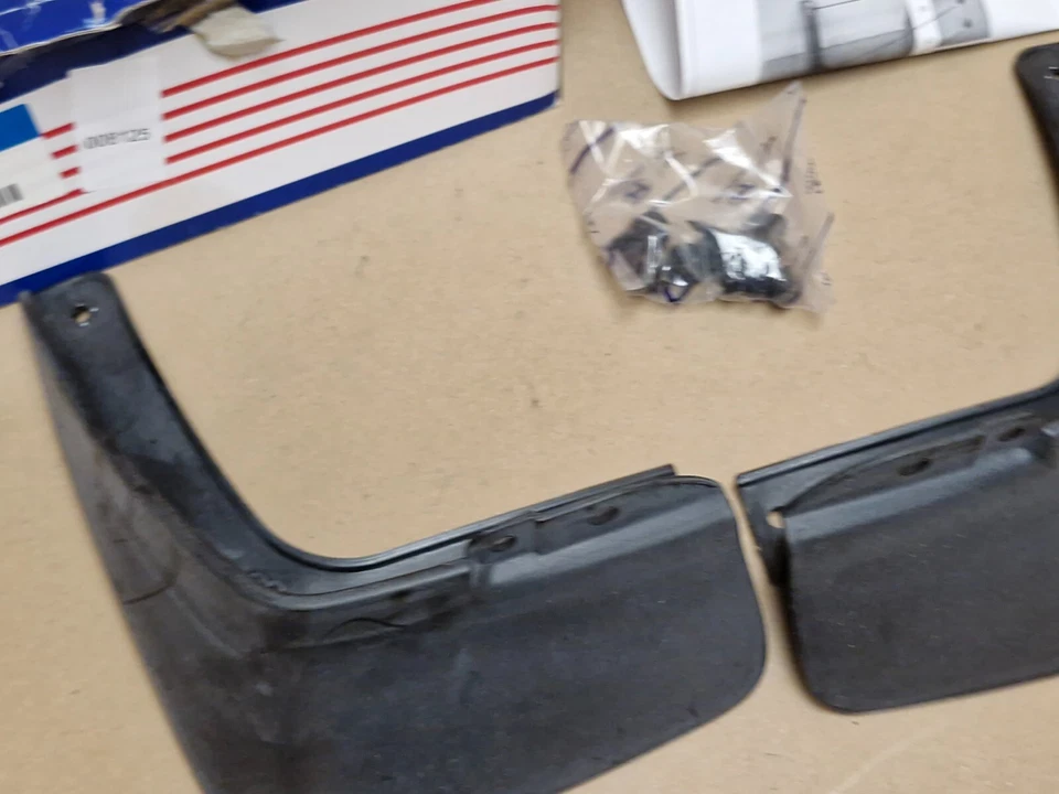 Hyundai Elantra Touring Rear Mud Flaps Set 2008-2012 084602L600 Genuine NEW - Image 2 of 4