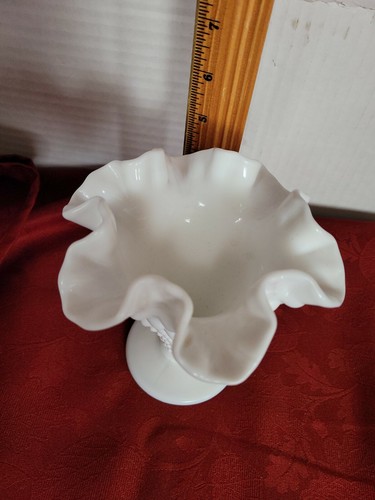VINTAGE HOBNAIL MILK GLASS FLUTED RUFFLED VASE 5IN V2136 - Picture 2 of 4