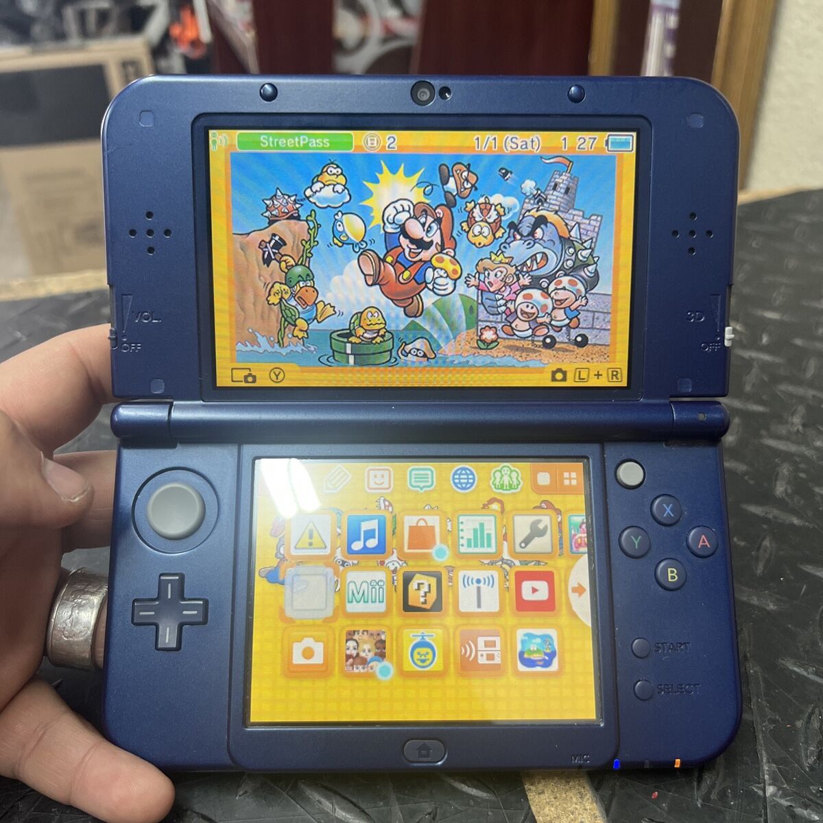 Nintendo RED-001 New 3DS XL Galaxy Purple w/Mario Theme Nintendo RED-001 New 3DS XL Galaxy Purple w/Mario Theme