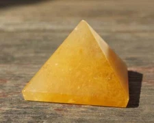 NATURAL GOLDEN QUARTZ MEDIUM GEMSTONE PYRAMID 27-30mm