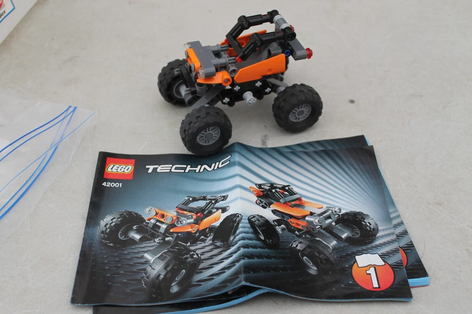 LEGO Technic 42001 Mini Off-Roader, photo 1 sur 2