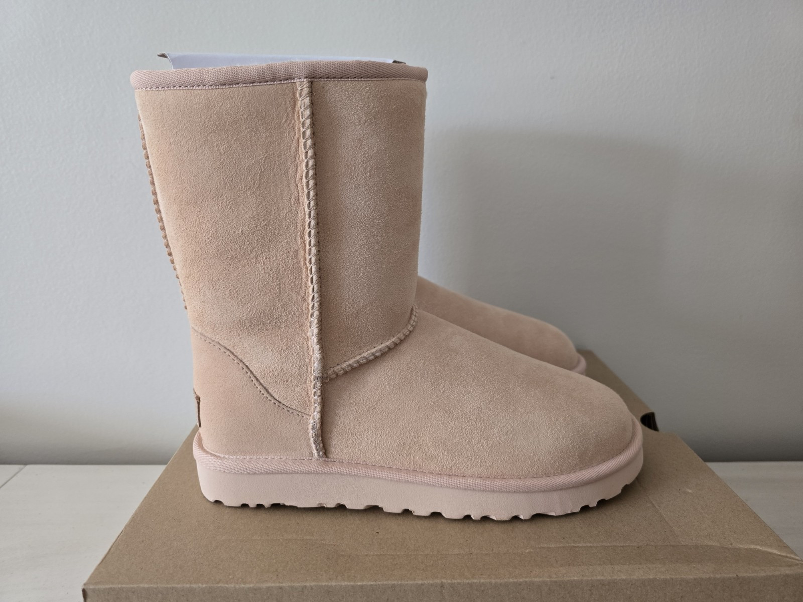 Ugg Classic Short II Women's Amber Suede Fur Boots Size 7 NIB image 6