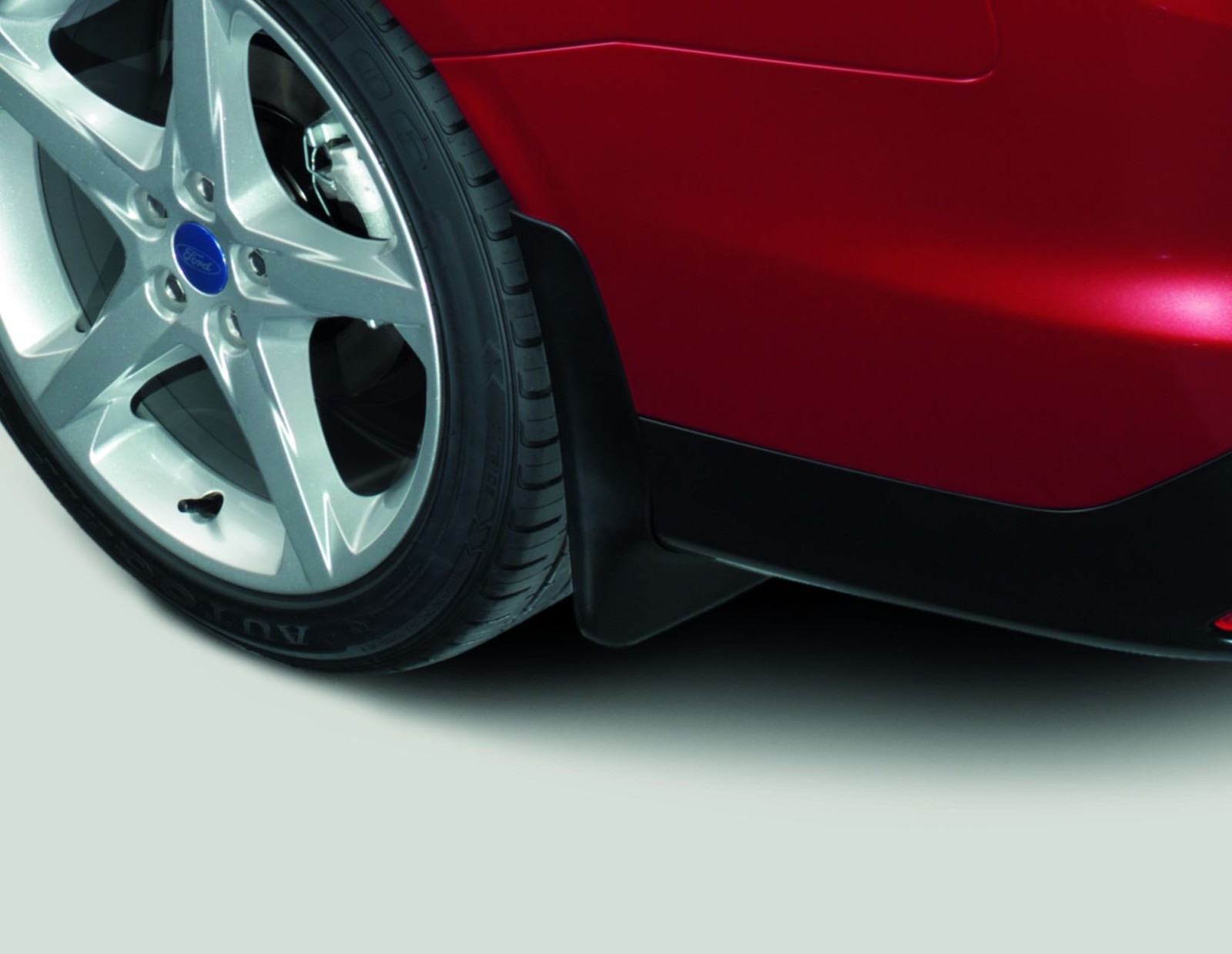 Bavettes arrière profilées Ford Focus Electric 2010 élastomère haut de gamme