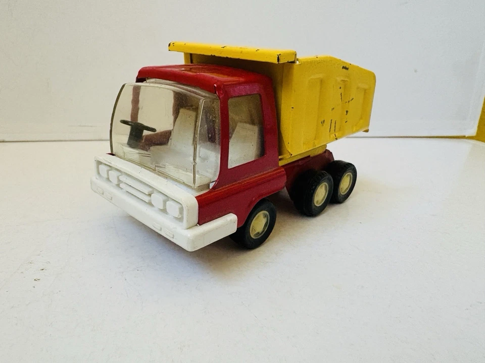 Mini camión volquete Tri-ang Triangle de colección - Hecho en Inglaterra como Tonka  Foto 2 de 4