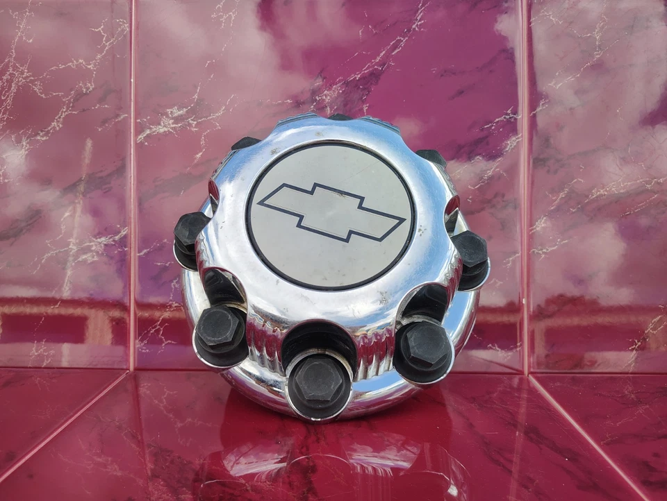 Chevrolet Silverado 2500 3500 1999-2010 cromo 8 tapones tapa central (1) OEM #15039489 Foto 3 de 4