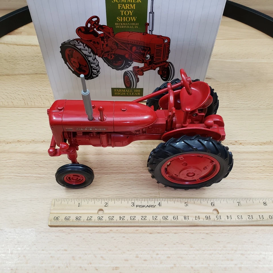 Ertl McCormick Farmall 100 High Clear Tractor Summer Toy Show 1993 Diecast 1:16 - Image 3 of 4