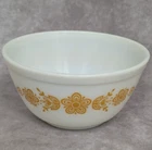 Pyrex #402 1-1/2 Quart Mixing Nesting Bowl Butterfly White Gold