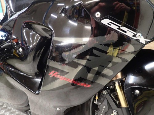 Suzuki GSX1300R Hayabusa - Picture 8 of 12