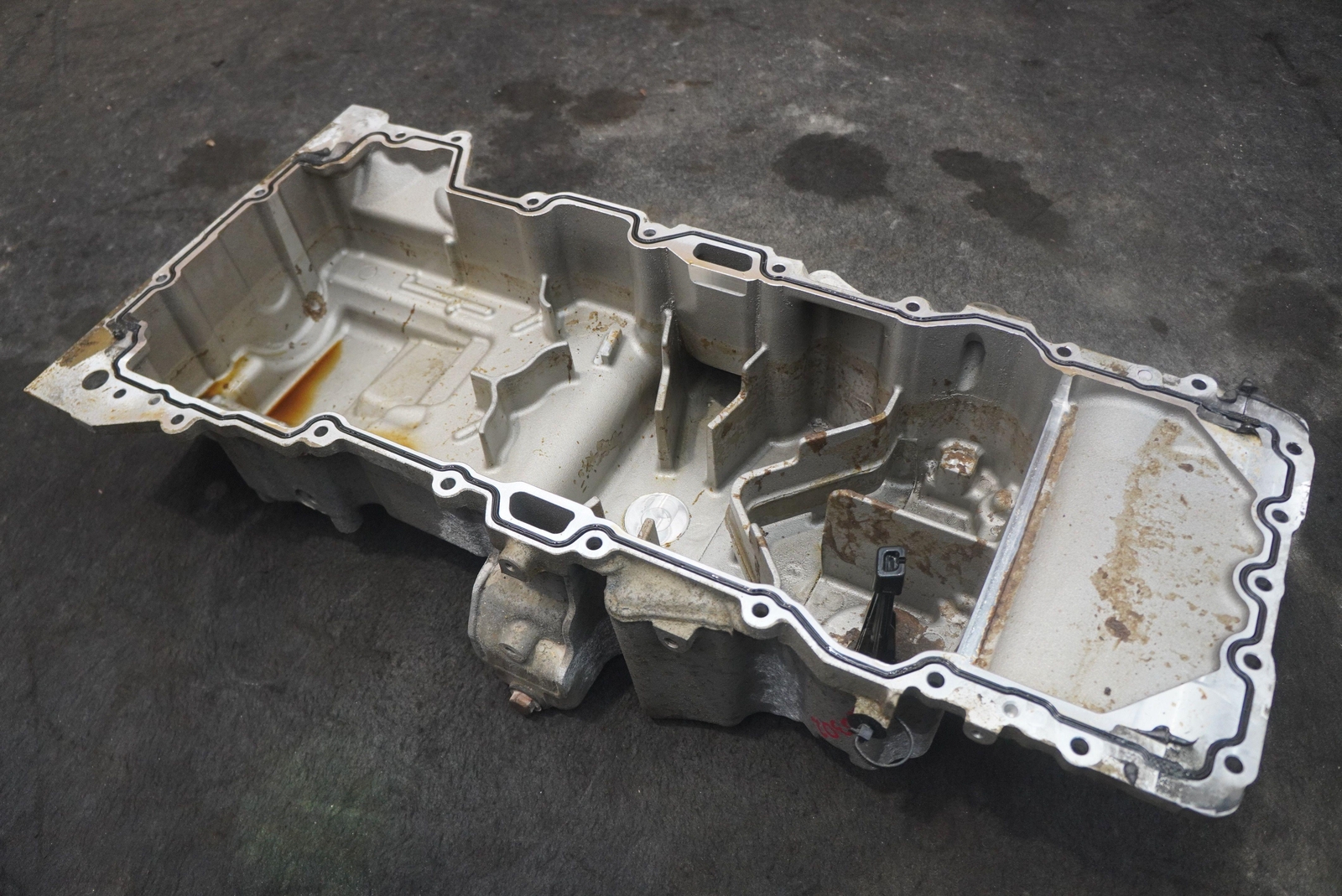 Engine Oil Pan 5.2L V12 HY53-6675-AB OEM Aston Martin DB11 2017