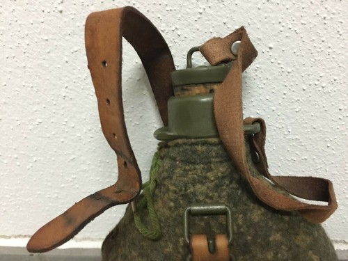 Vecchia borraccia militare con tazza in alluminio ex Cecoslovacchia - Foto 3 di 5
