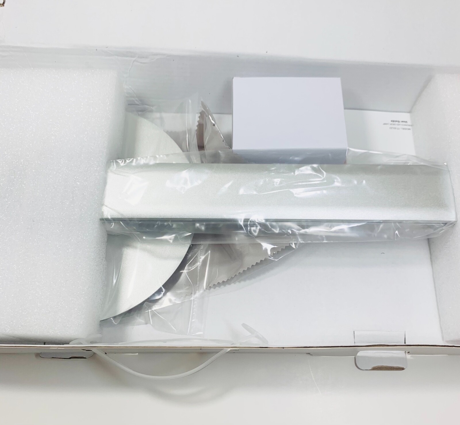 TaoTronics Dimmable touch eyeprotection LED Desk Lamp with USB