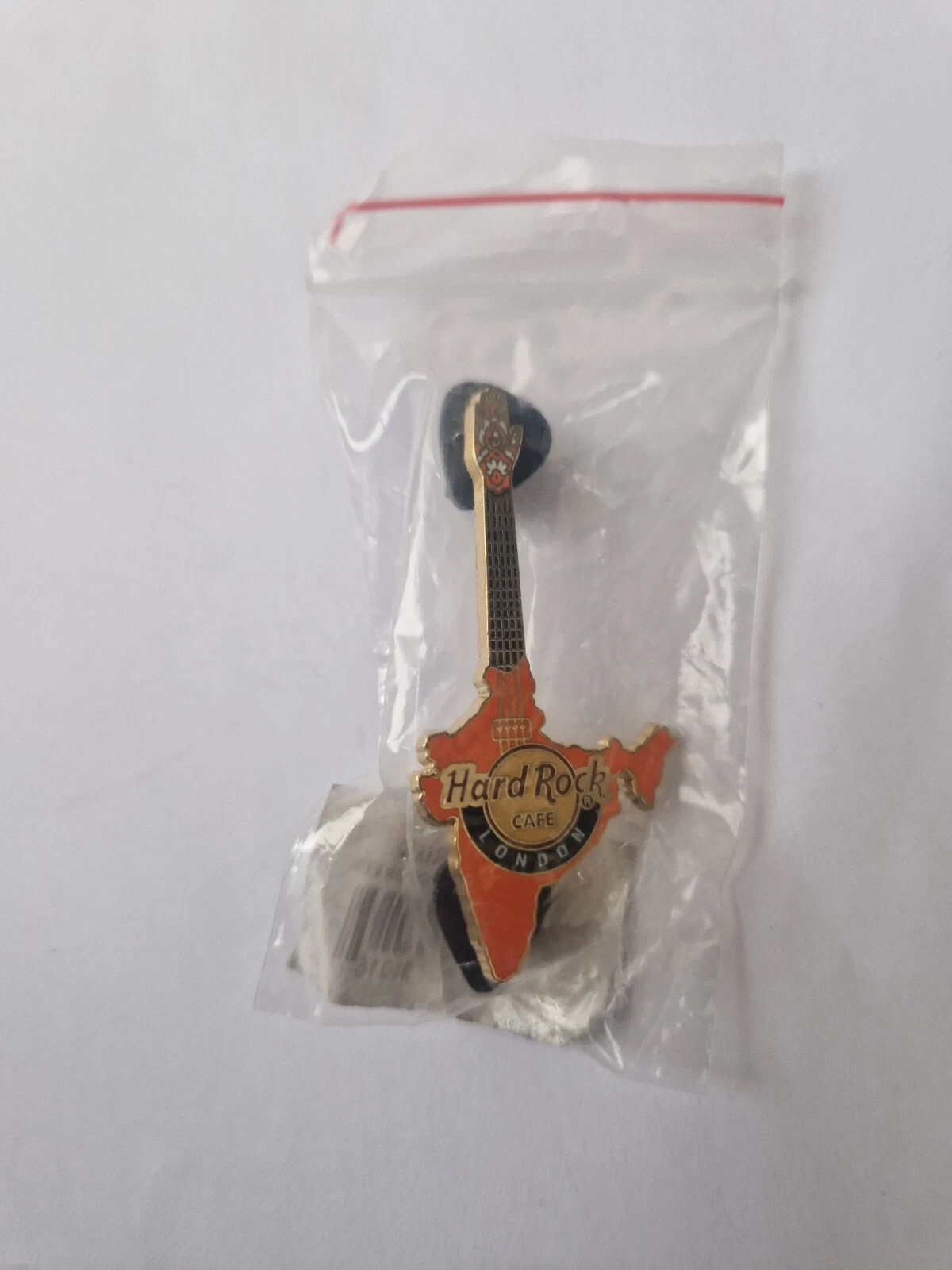 OFFICIAL HARD ROCK CAFE HRC LONDON VINCENTE FERRER ORANGE GUITAR PIN BADGE