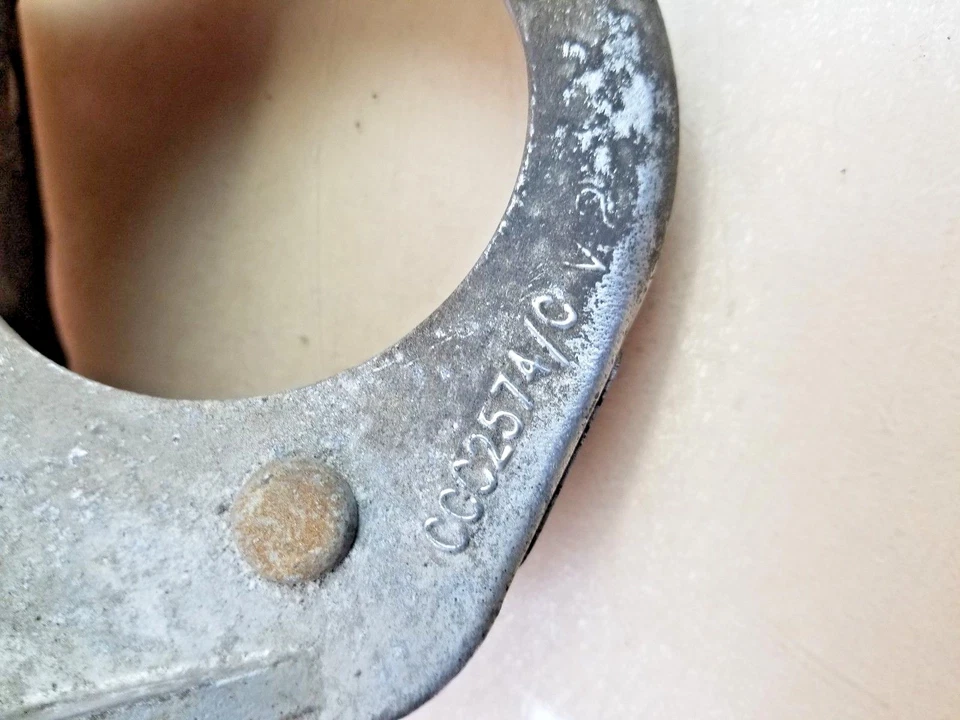 Soporte de montaje del motor Jaguar XJ12 1994 1995 1996 CCC2574 OEM Foto 4 de 4