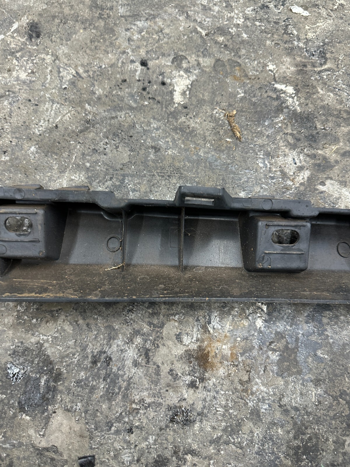 2014 AUDI R8 OEM REAR LEFT DRIVER SIDE SKIRT ROCKER MOUNT BRACKET 420 853 921