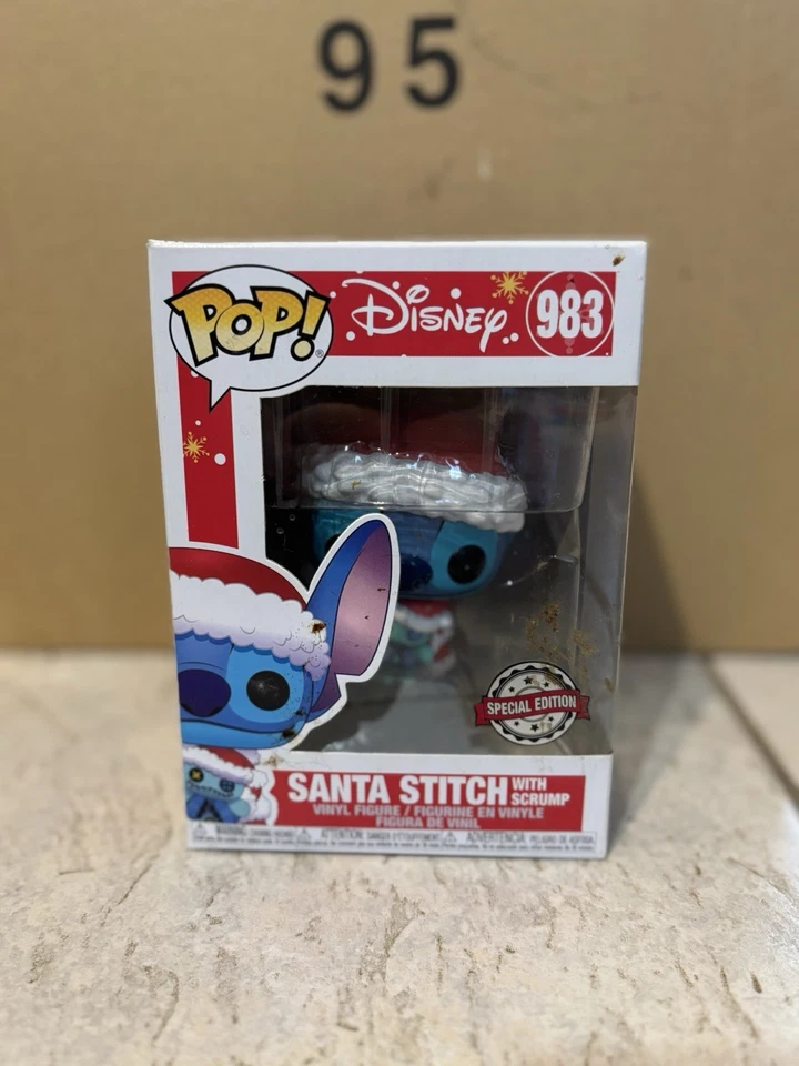 Funko Disney Lilo & Stitch - Santa Stich with Scrump Figurine en Vinyle #983 - Photo 1/1