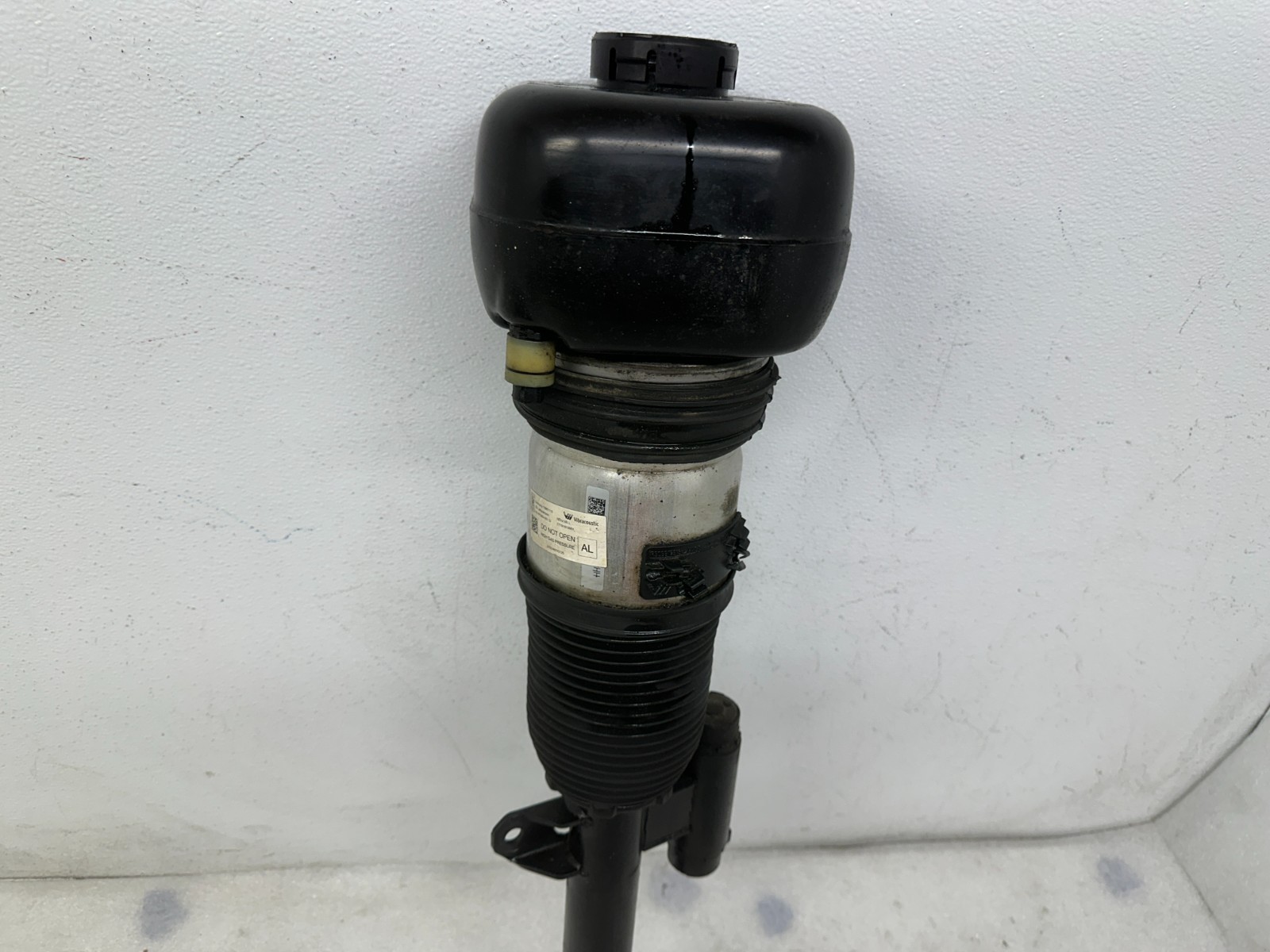 Rolls-Royce Phantom 2017-2025 FRONT+LEFT Air suspension strut