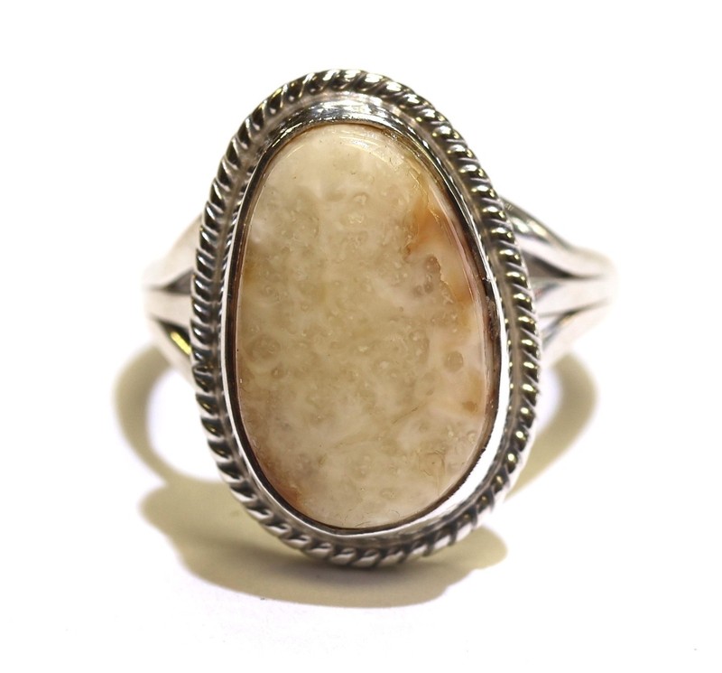 925 sterling silver White agate natural tribal gemstone ring 5.8g estate 7 bezel