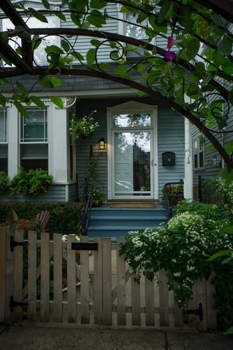 Freeport 1-Light Outdoor Wall Sconce in Transitional and Lantern Style 13.5 - Picture 7 of 8