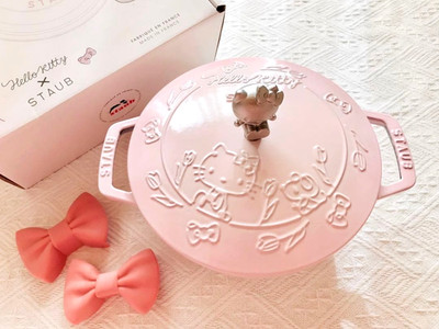 STAUB x Hello Kitty Japanese pot 20cm Sorbet Rose Pink Cast Iron
