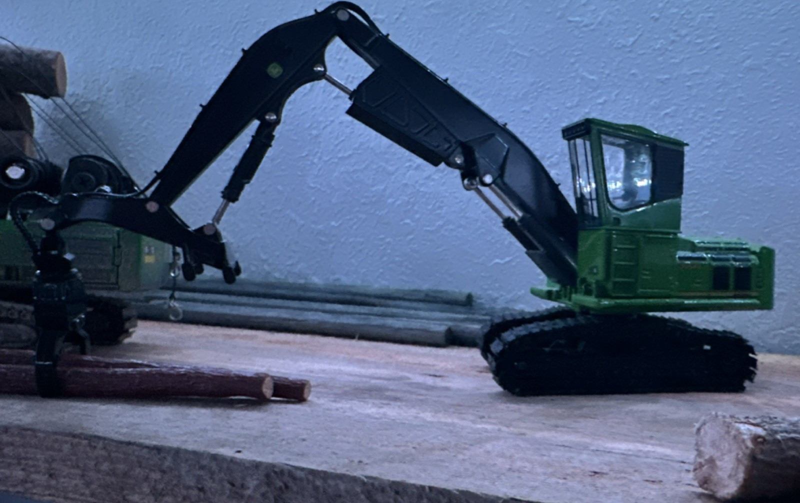 John Deere 2954D Tracked Construction Equipment Diecast Model Green/Black