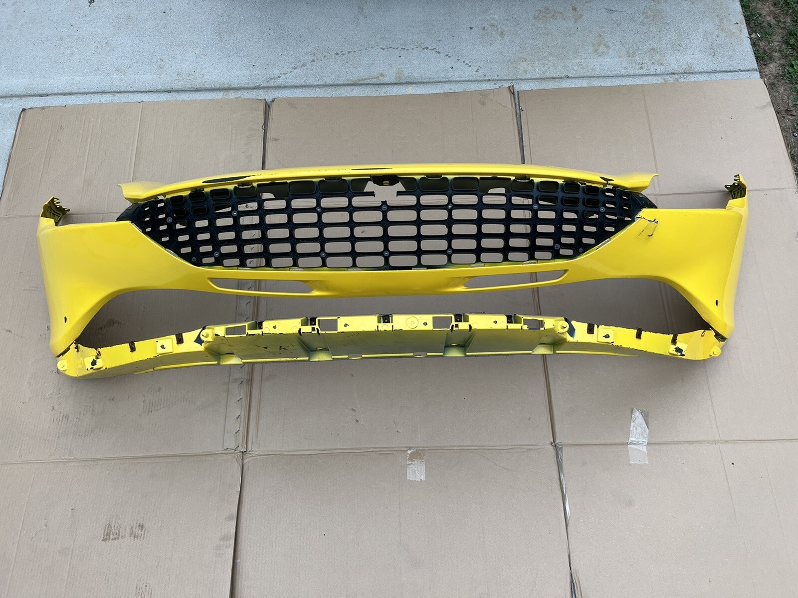 ✅🔥 FERRARI F169 ROMA FRONT BUMPER COVER 2020 2021 2022 2023 898568 OEM Yellow