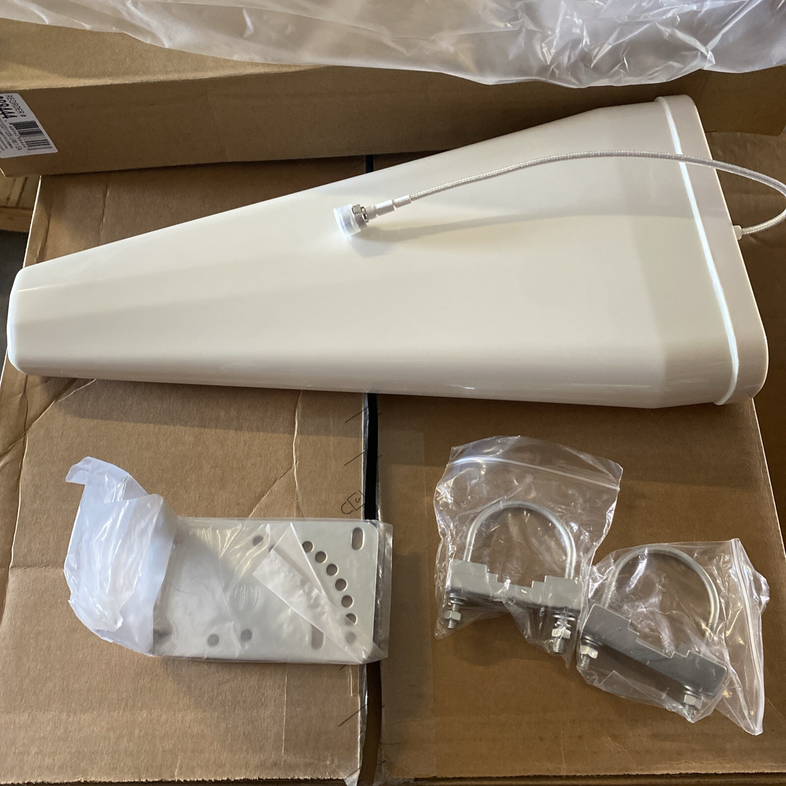 Terrawave Directional Yagi Antenna 10/11 Dbi 698-960 / 1710-2700 MHz w/ N Female