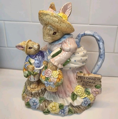Teiera vintage Fitz & Floyd School Days Miss Carrot '96 in scatola originale