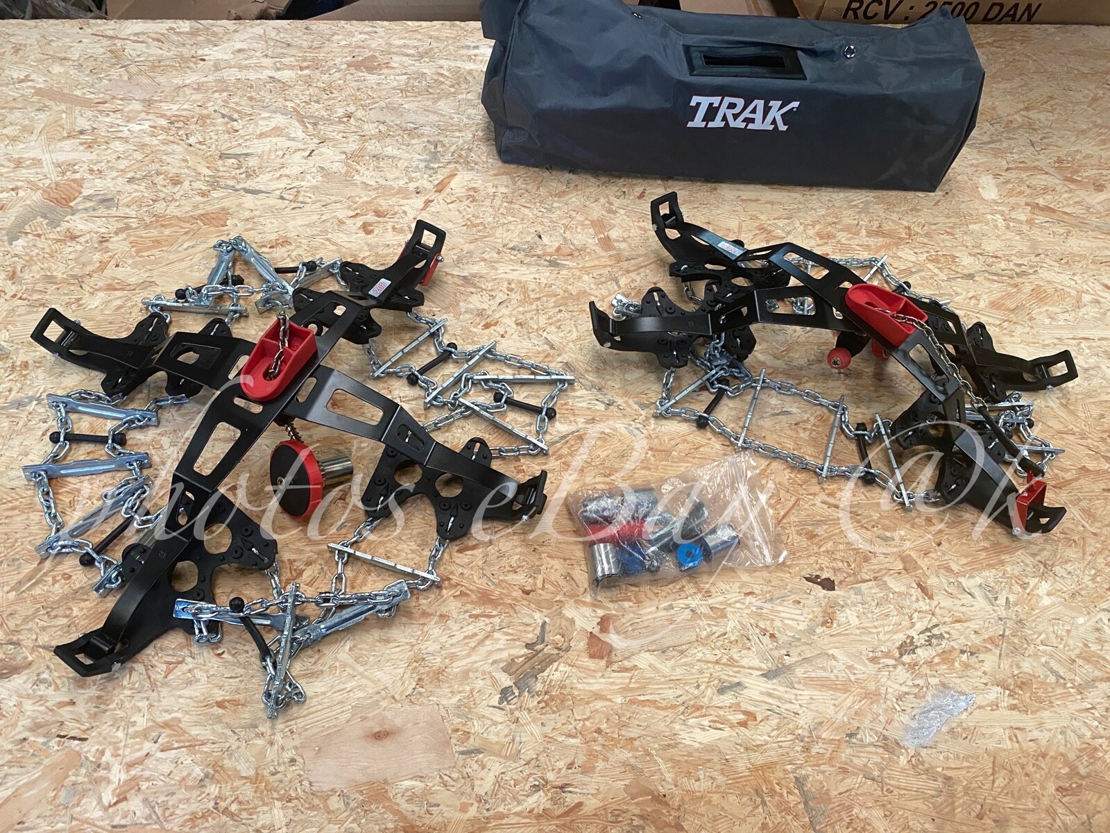 Chaines à neige TRAK 102 pour voiture à passage de roue étroit