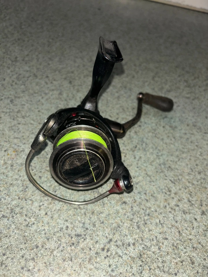 Daiwa Ballistic EX2500H Spinning Fishing Reel - - Image 3 of 3