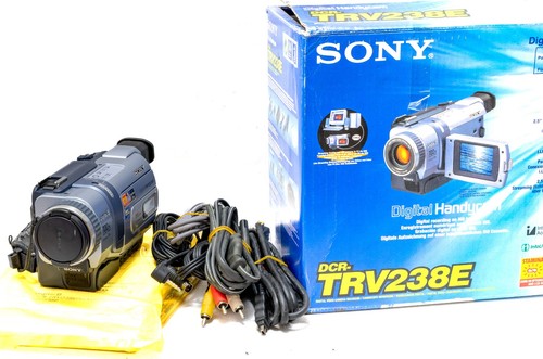 Videocamera Sony Digital Handycam DCR-TRV238E PAL 8mm Video8 Hi8 Digital8 - Foto 2 di 7