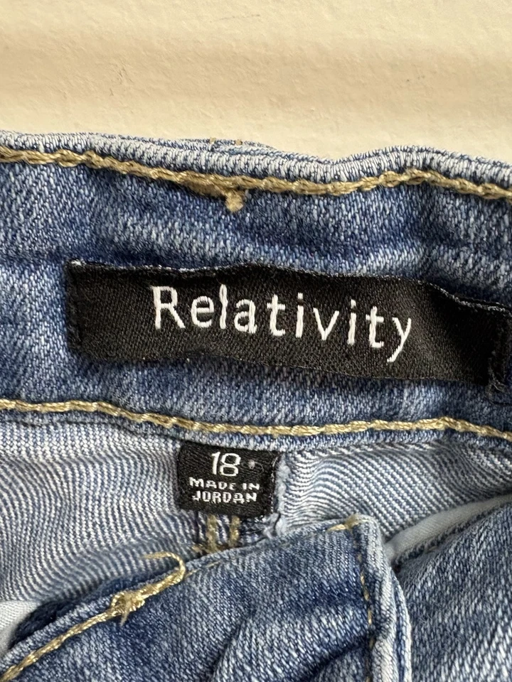 Relativity Women’s Denim Jean Shorts Size 18 Blue Cuffed Casual Plus Size Y2K - Image 3 of 4