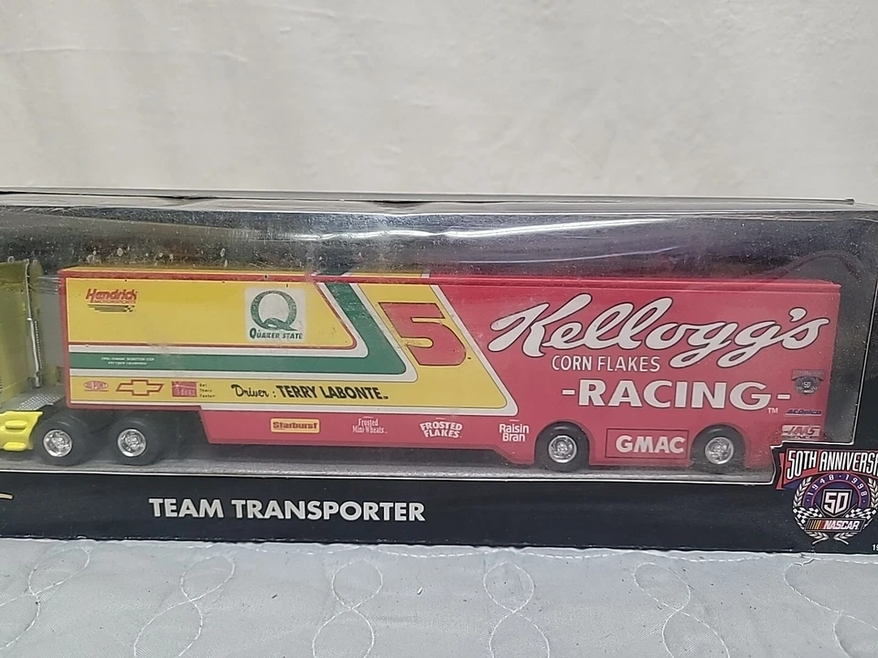 Hot Wheels Pro Racing Kellogg’s Racing Team Transporter 50th Anniversary NEW - Image 3 of 4