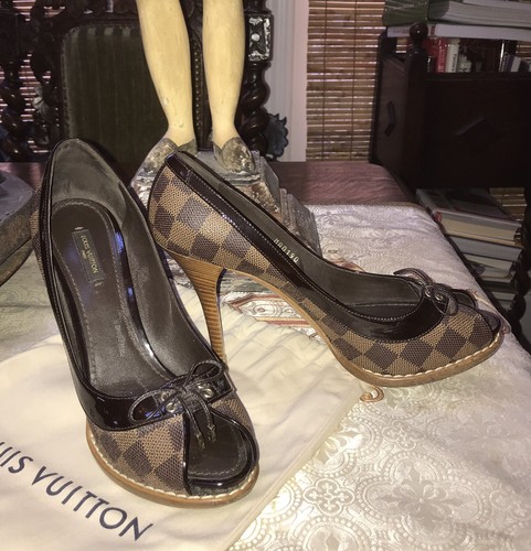 Louis Vuitton Patent Brown Damier Canvas Logo Open Toe Pump Shoes 39, Fits 8.5 - Picture 2 of 12