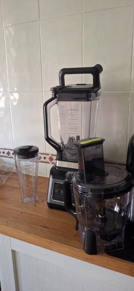 Procesador de alimentos y batidor3 en 1 marca Ninja  con garantía 