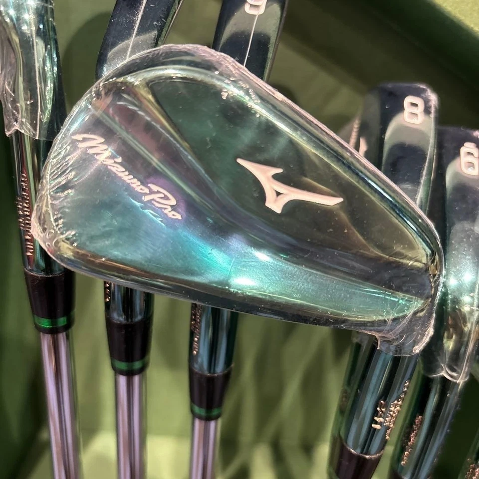 Mizuno Pro 241 Azalea Limited Iron set 4-pw / Dynamic Gold S200 Limited Edition - Image 2 of 4