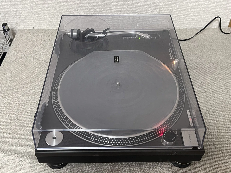Technics SL-1210MK2 Black 110 - 240V Compatible Model Tested & Working Turntable - Image 3 of 4