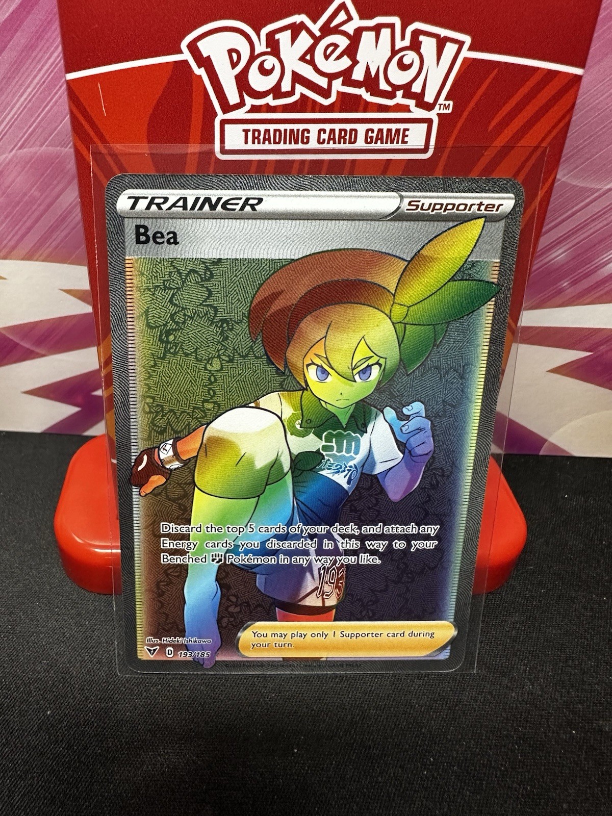 Bea (Secret) 193/185 Swsh04: Vivid Voltage Holo