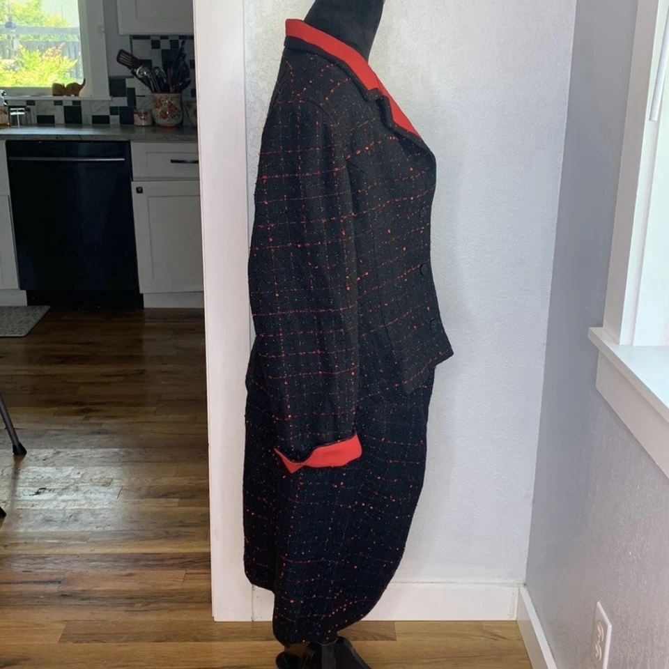 Conjunto de blazer e saia lápis de tweed vermelho preto K Studio jaqueta com 3 botões vintage 16 - Imagem 3 de 4