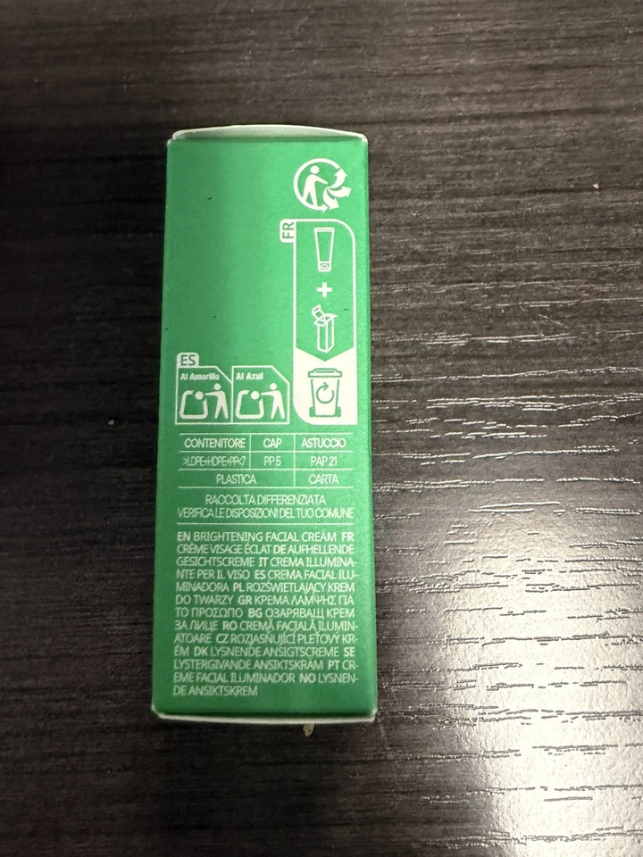 NUEVO Suero iluminador de viaje Innisfree enzima de té verde vitamina C 10 ml/0,33 oz Foto 4 de 4