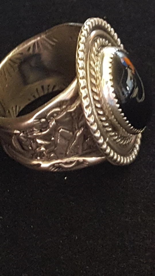 Anillo de hombre raro hecho a mano con ONYX negro y plata de ley Foto 2 de 4