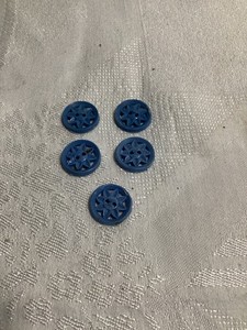 lot of 5 vintage blue flower plastic buttons