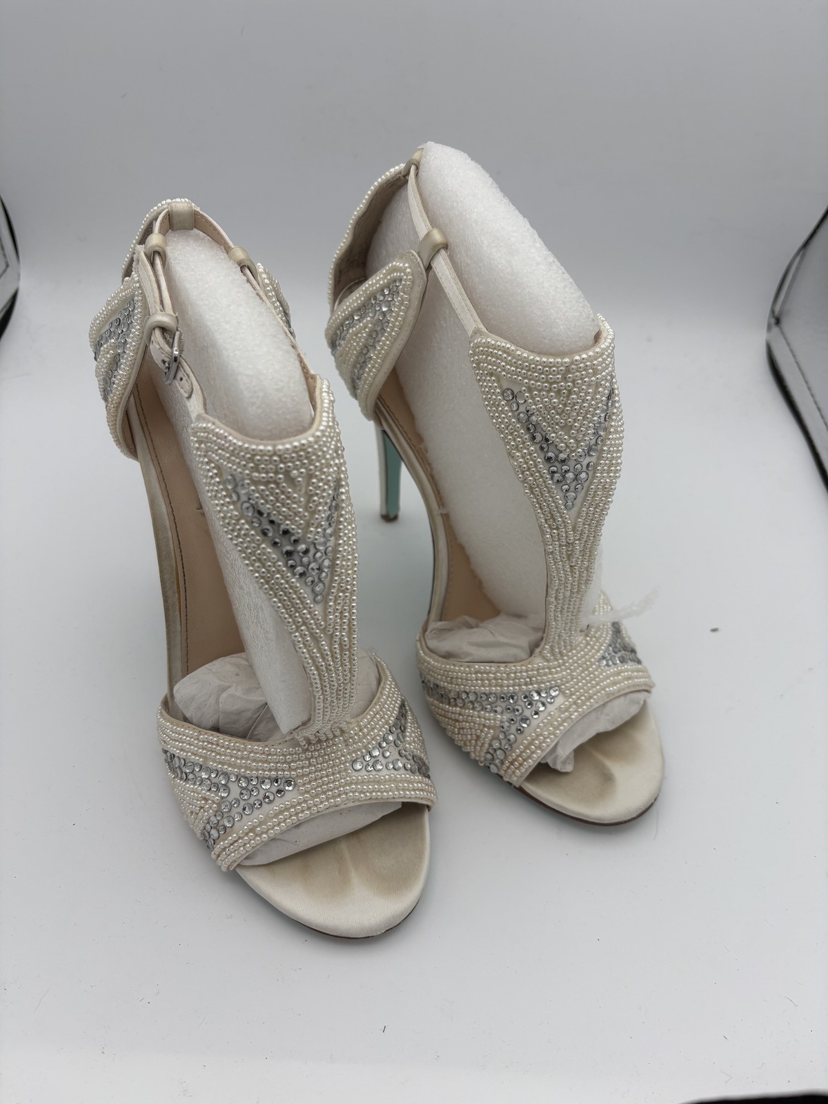 Blue by Betsey Johnson SB-GIGI Ivory Satin Pearl Rhinestone Heels Mens Size 8.5