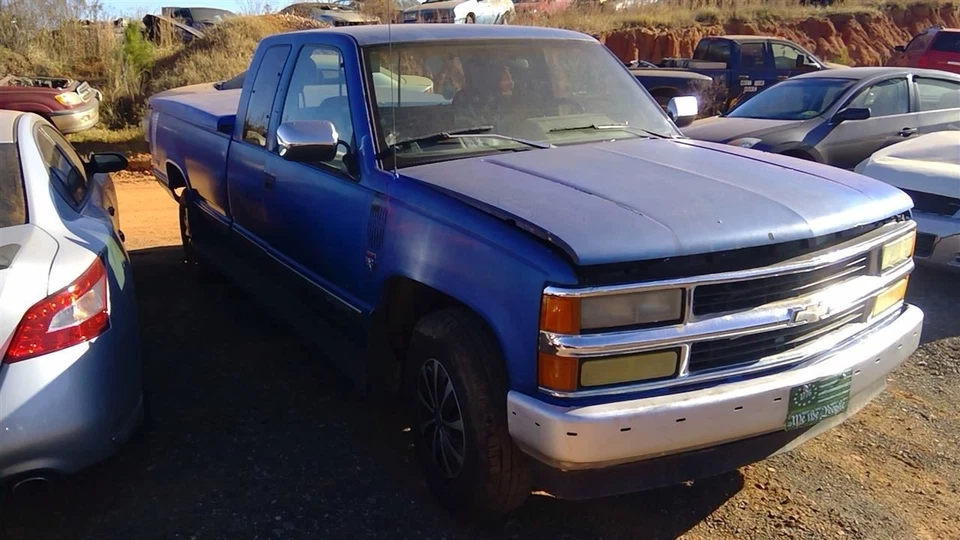 Radiator 8-305 1-3/8" Thick Fits 88-94 CHEVROLET 1500 PICKUP 265498 - Image 2 of 4