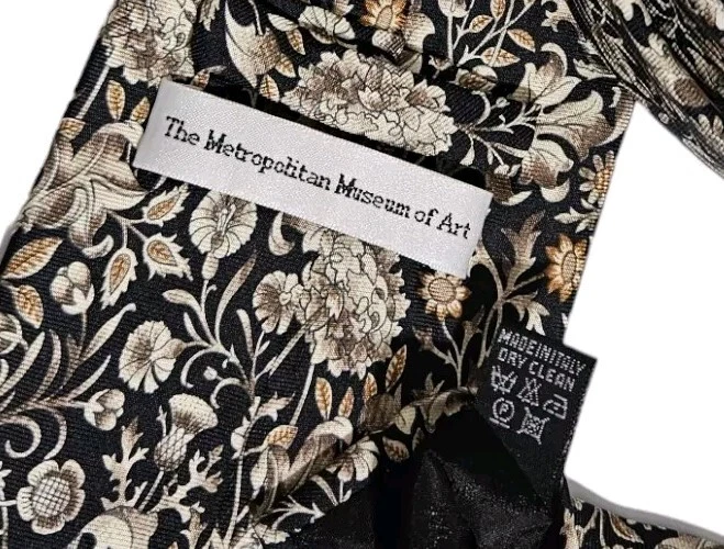 MUSEO METROPOLITANO DE ARTE Corbata Negra Floral Seda LUJO ITALIA  Foto 3 de 4